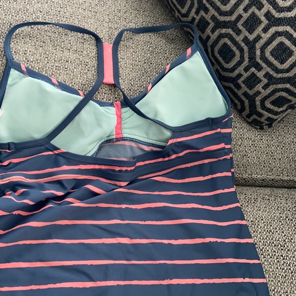 Nike padded swim top - Picture 4 of 7